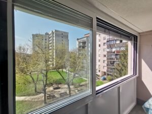 termična zasteklitev balkona 3-tirni drsni sistem
