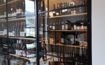 steklena stena za vinsko vitirino