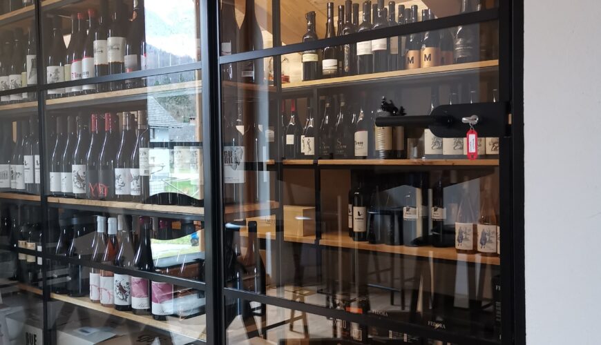 steklena stena za vinsko vitirino