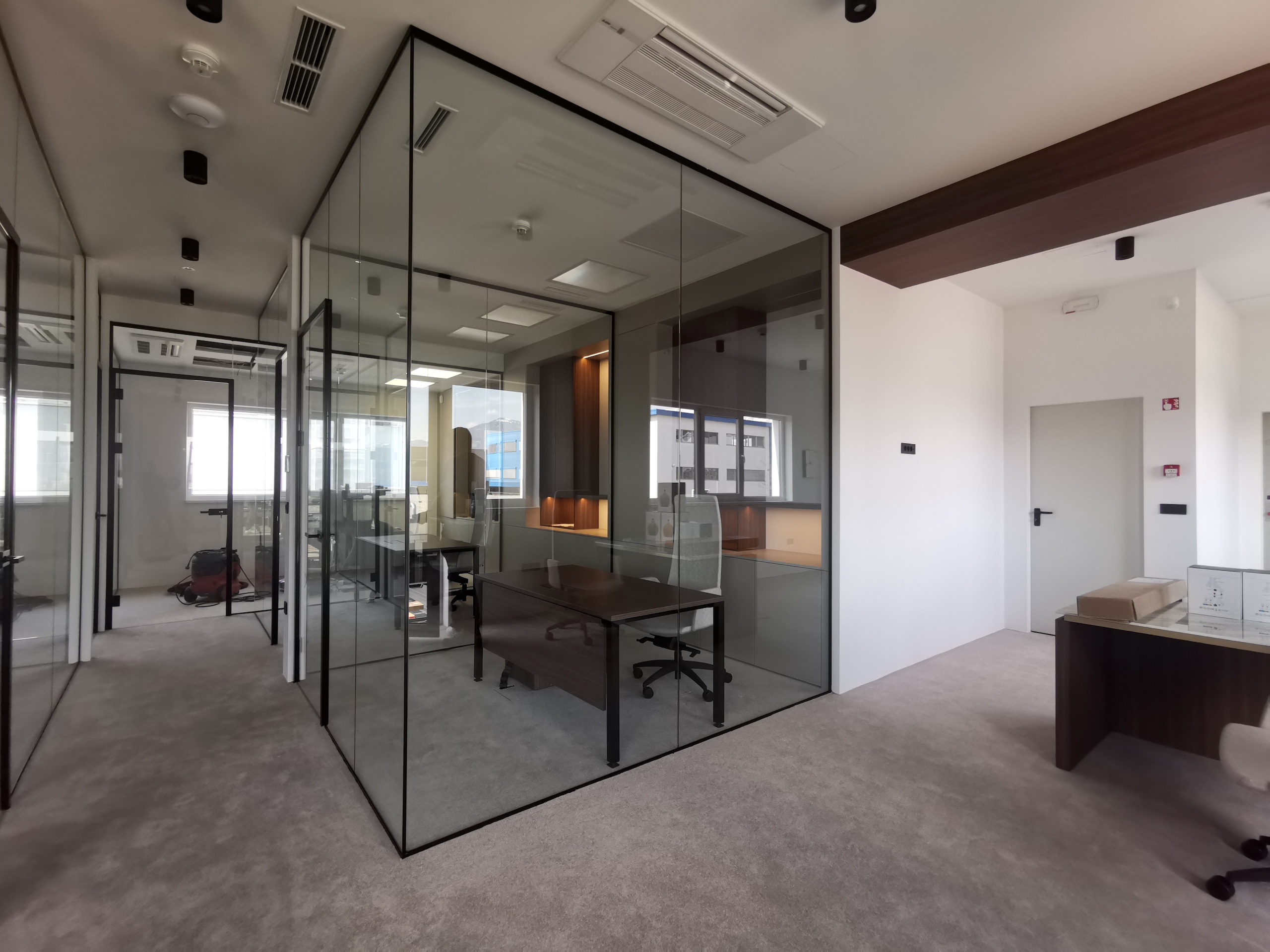 Steklene stene za pisarne