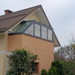 zasteklitev balkona s stekleno streho